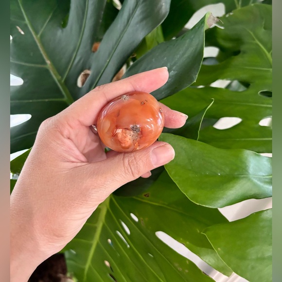 Carnelian Palmstone - Picture 3 of 3